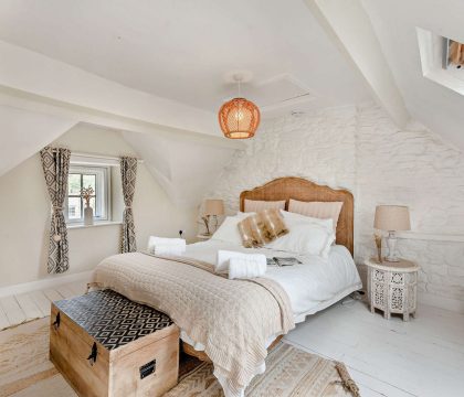 Elephant Cottage Master Bedroom - StayCotswold