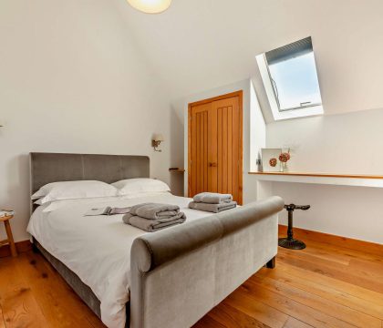 Walnut Barn Master Bedroom - StayCotswold