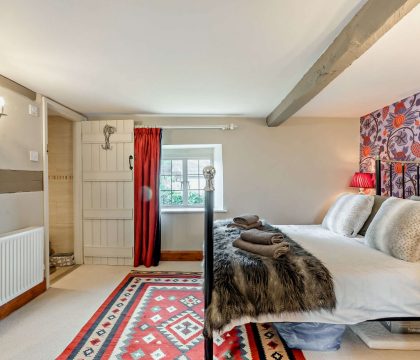 Top Cottage Master Bedroom - StayCotswold