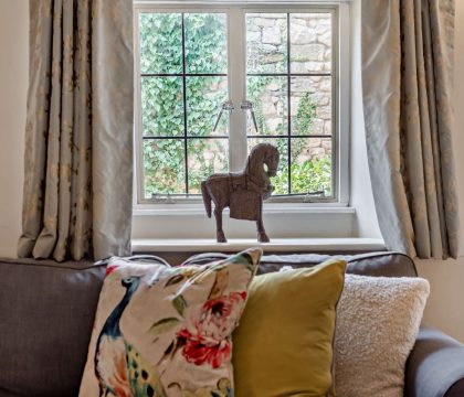 Top Cottage Living Room - StayCotswold