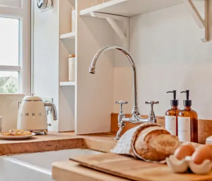 Rosewood Cottage Kitchen - StayCotswold