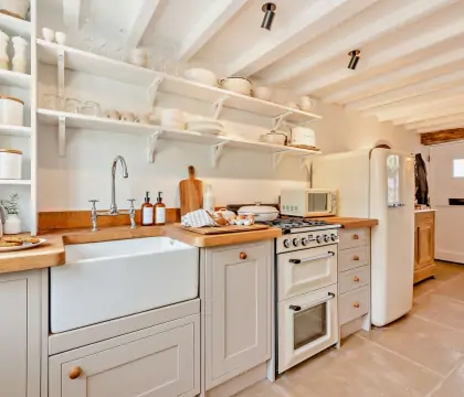 Rosewood Cottage Kitchen - StayCotswold