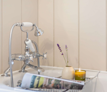 Rosewood Cottage Family Bathroom - StayCotswold