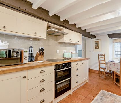 Rex Cottage Kitchen - StayCotswold