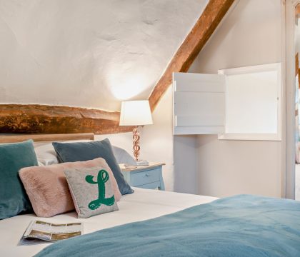 Rex Cottage Bedroom 2 - StayCotswold