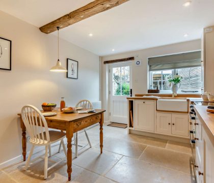 Little Cottage Kitchen - StayCotswold