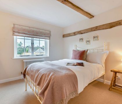 Little Cottage Bedroom 2 - StayCotswold