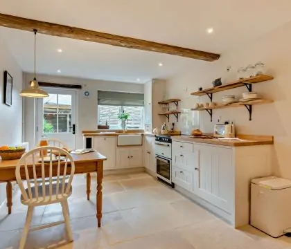 Little Cottage Kitchen - StayCotswold