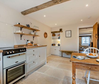 Little Cottage Kitchen - StayCotswold