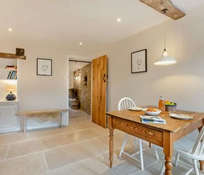 Little Cottage Kitchen - StayCotswold