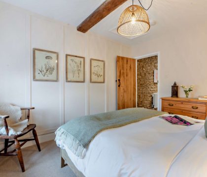 Little Cottage Master Bedroom- StayCotswold