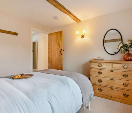 Little Cottage Bedroom 2 - StayCotswold