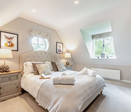 Lakeside House Master Bedroom - StayCotswold