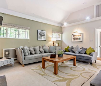 Lakeside House Sitting Room - StayCotswold