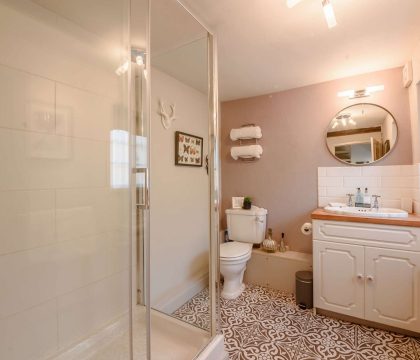 Knoll Cottage Ensuite Bathroom - StayCotswold