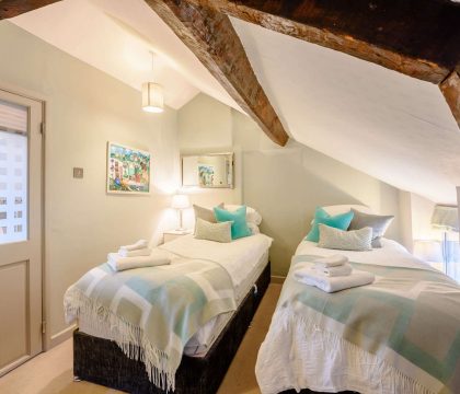 Knoll Cottage Twin Room - StayCotswold