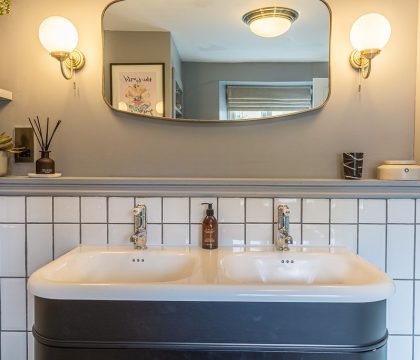 Bert's Place Family Bathroom  - StayCotswold