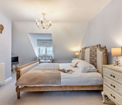 Callow Cottage Master Bedroom - StayCotswold