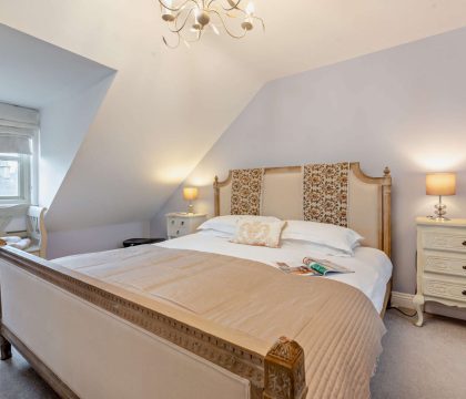 Callow Cottage Master Bedroom - StayCotswold
