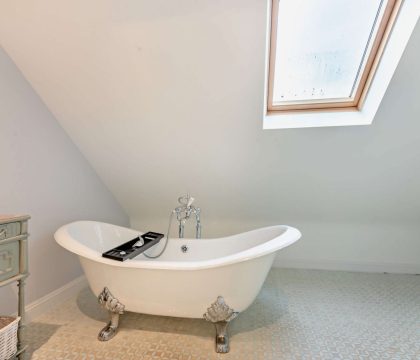 Callow Cottage Master Bedroom Ensuite - StayCotswold