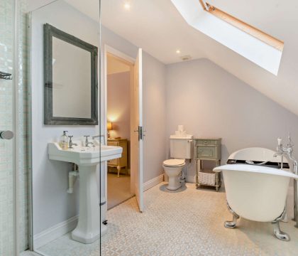 Callow Cottage Master Bedroom Ensuite - StayCotswold