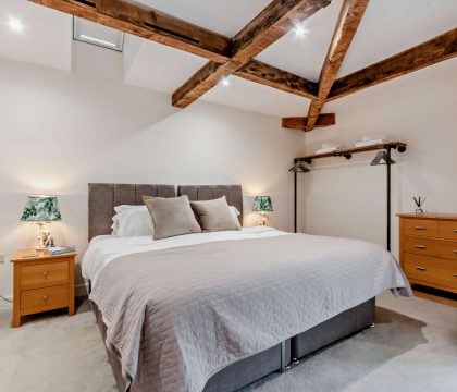 Chapel House Bedroom 2 - StayCotswold