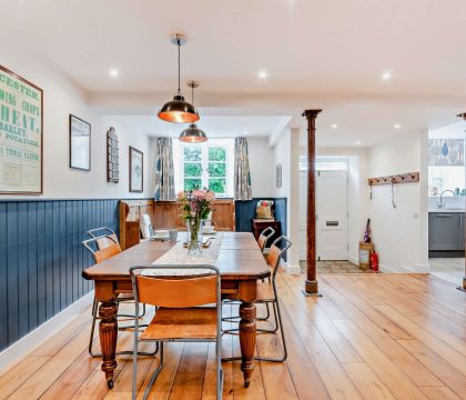 Chapel House Dining Area - StayCotswold