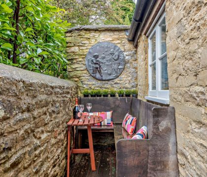 Chapel House Courtyard - StayCotswold