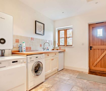 Elm Farm Annexe Utility Room - StayCotswold