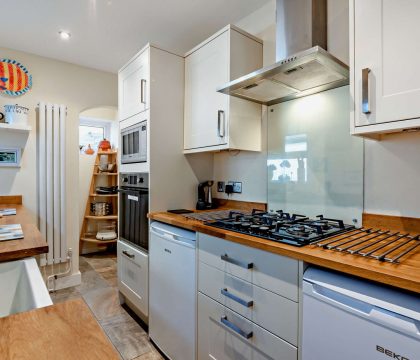 Tukes Cottage Kitchen - StayCotswold