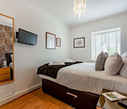 Tukes Cottage Master Bedroom - StayCotswold