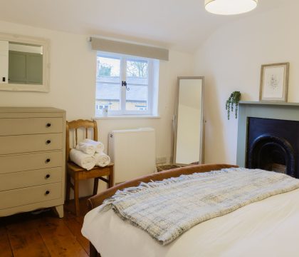 Orchard Cottage Master Bedroom - StayCotswold