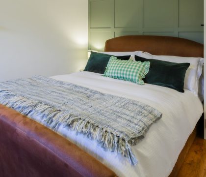 Orchard Cottage Master Bedroom - StayCotswold