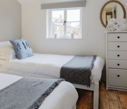 Orchard Cottage Bedroom 2 - StayCotswold