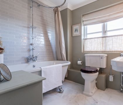 Norton Cottage Family Bathroom - StayCotswold