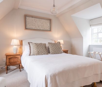 Norton Cottage Master Bedroom - StayCotswold