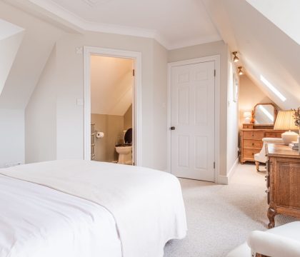 Norton Cottage Master Bedroom - StayCotswold