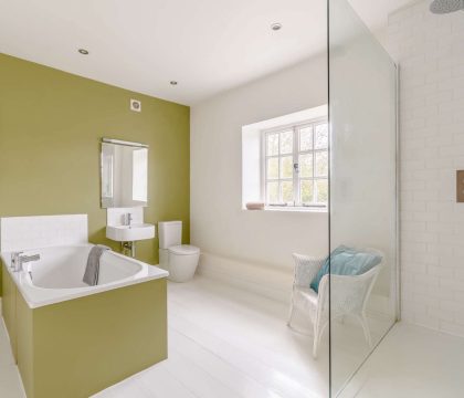 Milton House First Floor Bathroom - StayCotswold