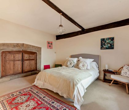 The Court House Bedroom 2 - StayCotswold
