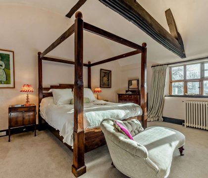 The Court House Master Bedroom - StayCotswold