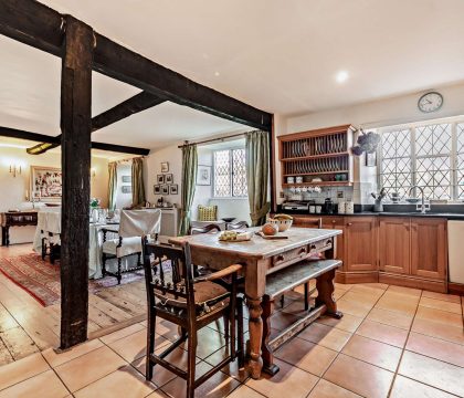 The Court House Kitchen/ Dining Room - StayCotswold