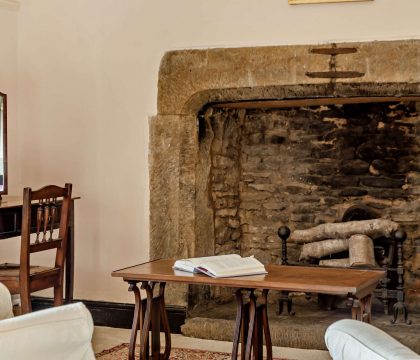 The Court House Master Bedroom - StayCotswold