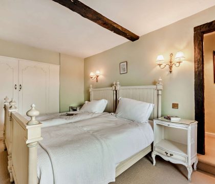 The Court House Bedroom - StayCotswold