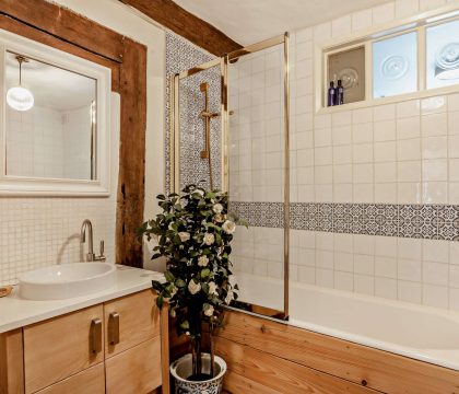 The Court House Family Bathroom - StayCotswold
