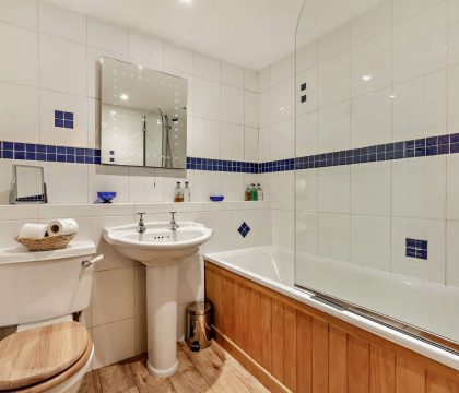The Court House Family Bathroom Annexe- StayCotswold
