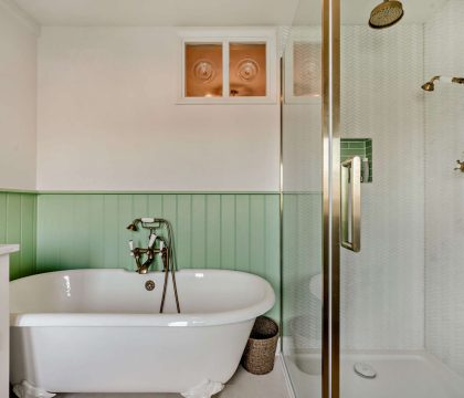 The Court House Bedroom 2 Ensuite - StayCotswold