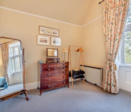 Miserden Park Flat Master Bedroom - StayCotswold