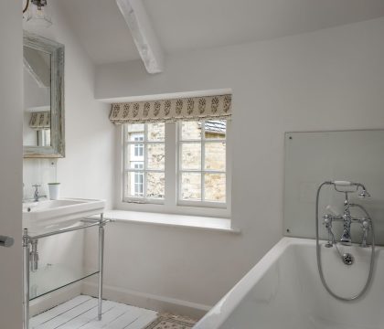 Woodman Cottage Family Bathroom - StayCotswold