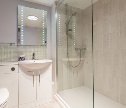 School Cottage Family Shower Room - StayCotswold