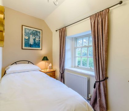 The Reading Room Single Bedroom - StayCotswold